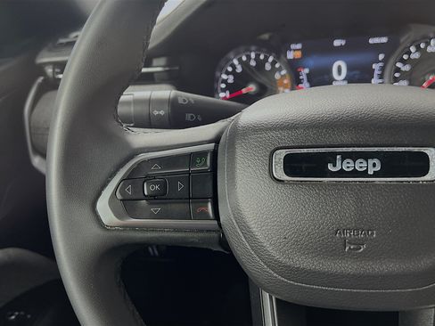 Used 2024 Jeep Compass Latitude AWD/4WD image 19