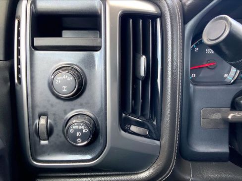 Used 2018 Chevrolet Silverado 1500 LTZ w/ Sport Package AWD/4WD image 33