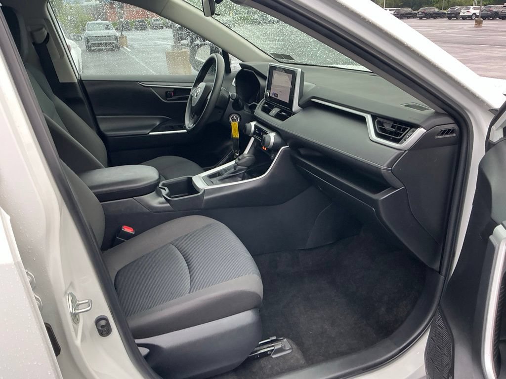 Certified 2023 Toyota RAV4 LE AWD/4WD image 31