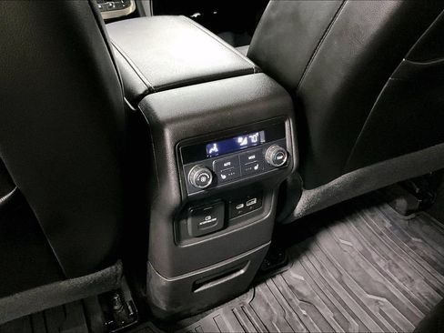 Used 2022 GMC Acadia Denali w/ Denali Ultimate Package FWD image 30