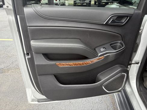 Used 2020 Chevrolet Suburban Premier AWD/4WD image 16