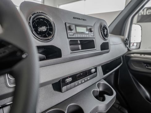 Used 2025 Mercedes-Benz Sprinter 2500 image 29