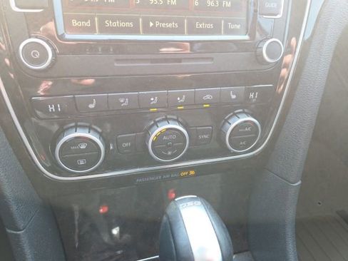 Used 2015 Volkswagen Passat TDI SEL Premium image 15