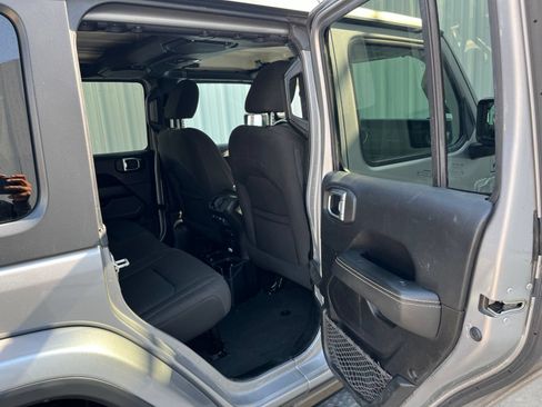Used 2021 Jeep Wrangler Unlimited Sahara AWD/4WD image 14