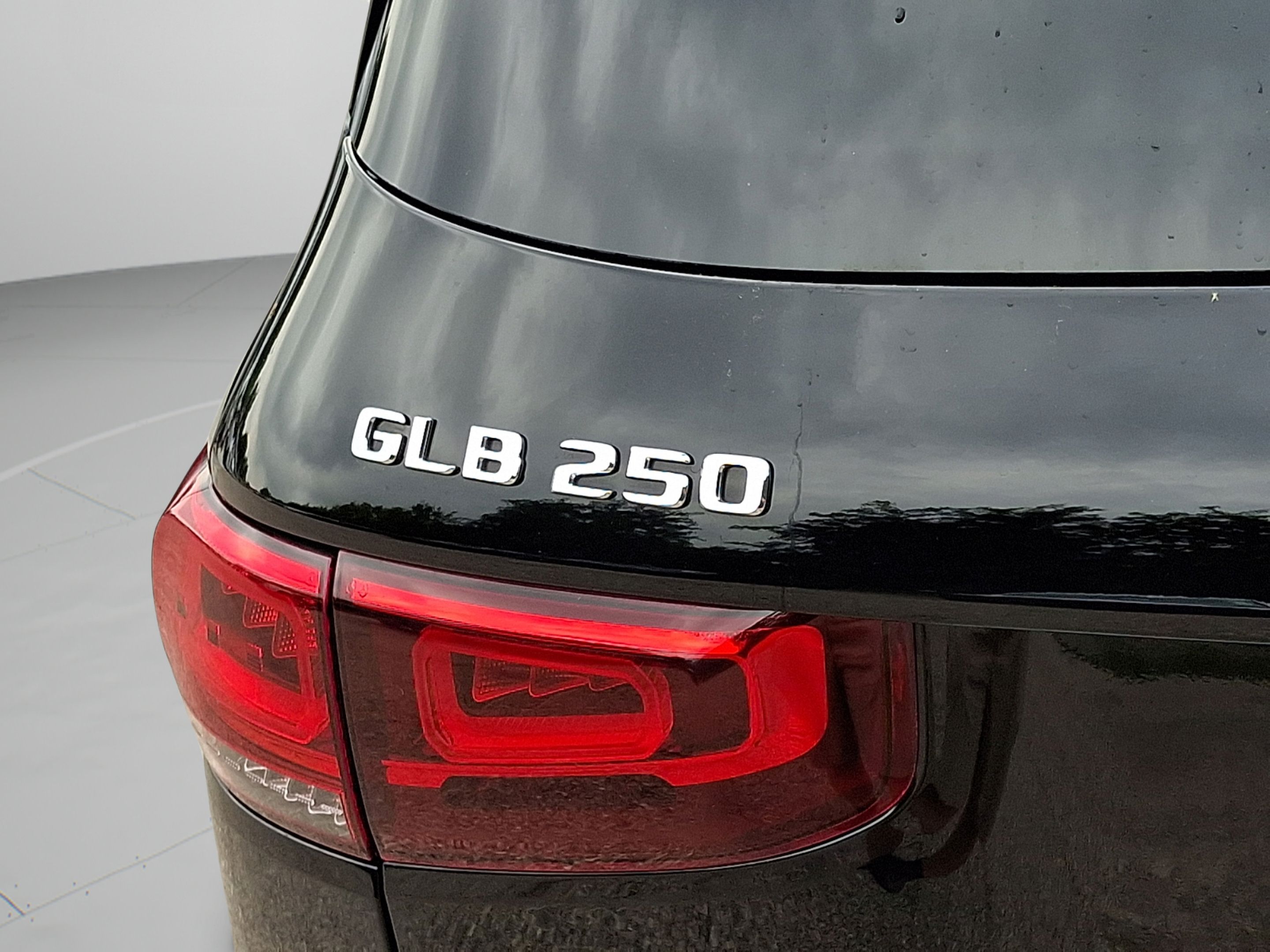 Used 2023 Mercedes-Benz GLB 250 4MATIC image 30