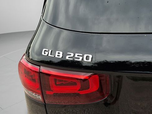 Used 2023 Mercedes-Benz GLB 250 4MATIC image 30