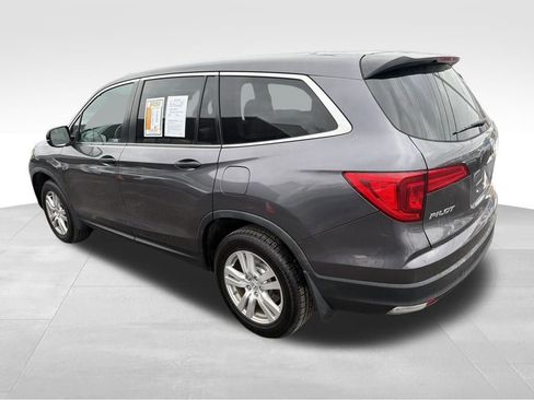 Used 2018 Honda Pilot LX image 4