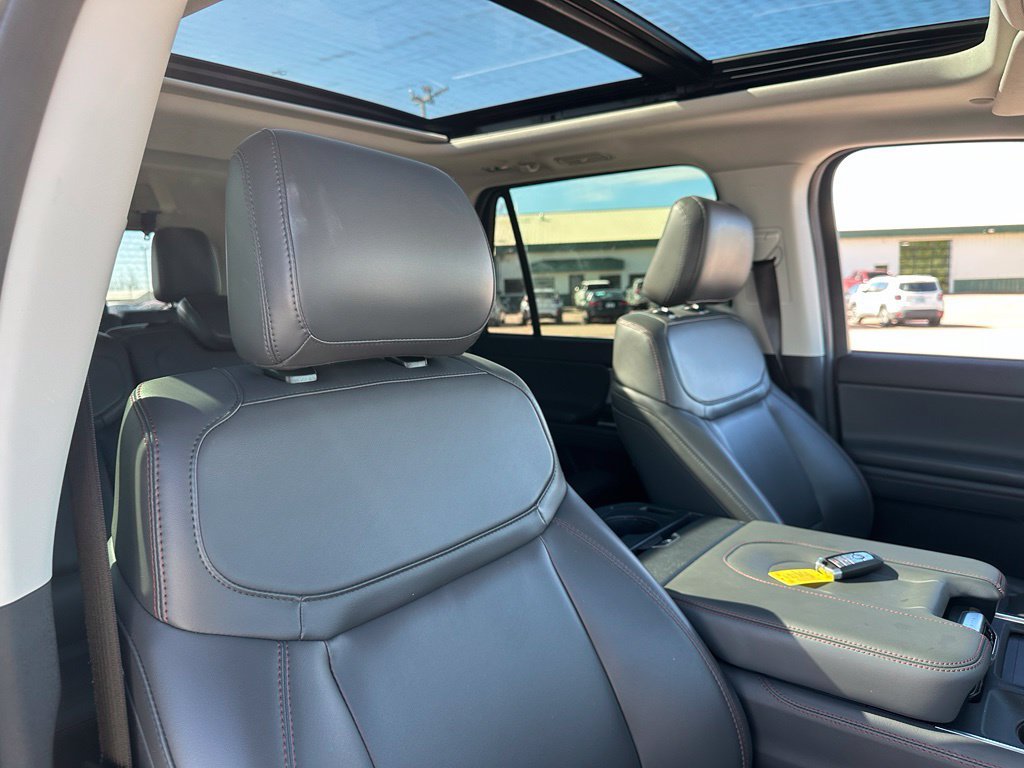 Used 2025 Ford Expedition Active AWD/4WD image 32
