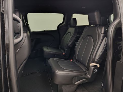 New 2026 Chrysler Pacifica Select FWD image 19