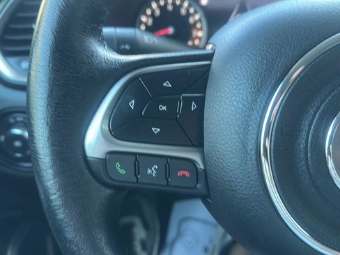 Used 2022 Jeep Renegade Limited AWD/4WD image 25
