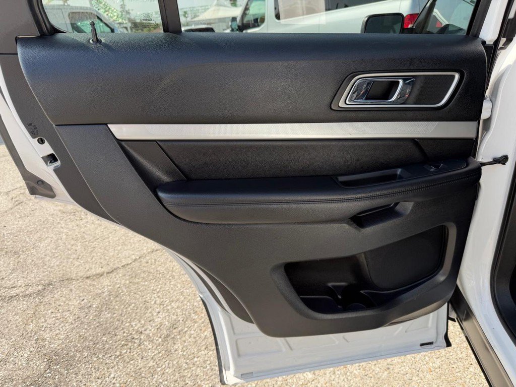 Used 2017 Ford Explorer XLT w/ Equipment Group 202A FWD image 39