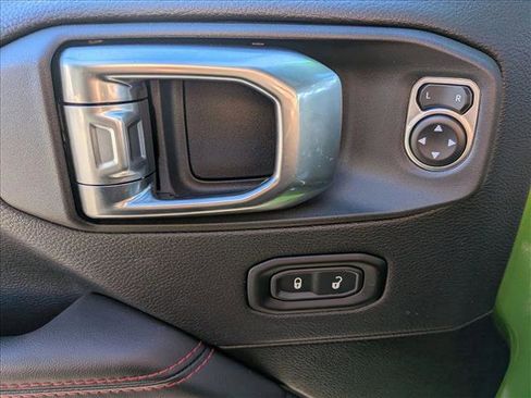 Used 2025 Jeep Wrangler Rubicon image 17