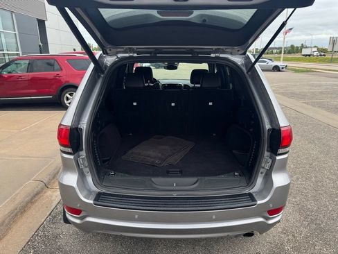 Used 2018 Jeep Grand Cherokee Altitude AWD/4WD image 39