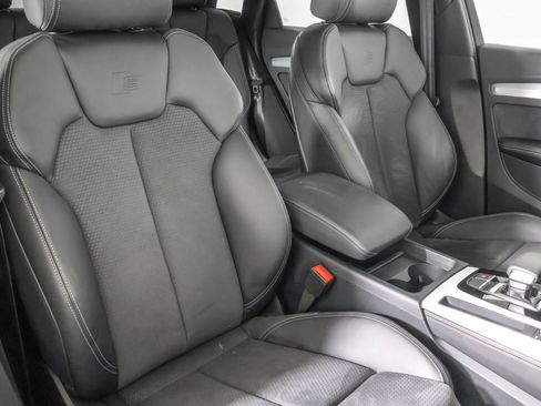 Used 2024 Audi Q5 e Premium Plus w/ Premium Plus Package image 46