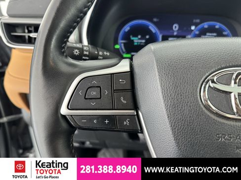 Certified 2025 Toyota Highlander Platinum AWD/4WD image 29