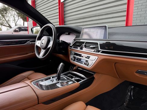 Used 2022 BMW 740i w/ M Sport Package RWD image 31