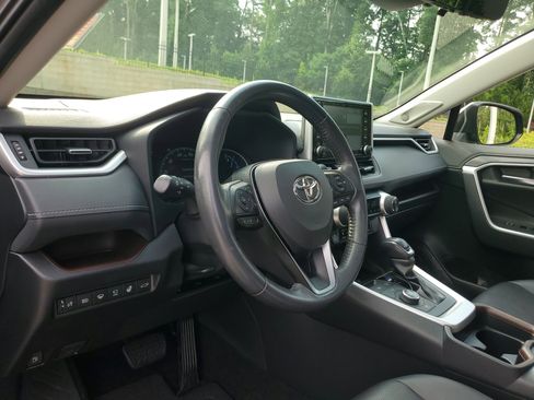 Used 2020 Toyota RAV4 Limited AWD/4WD image 16