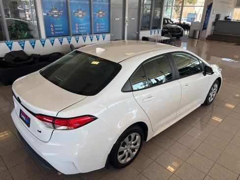Used 2023 Toyota Corolla LE FWD image 4
