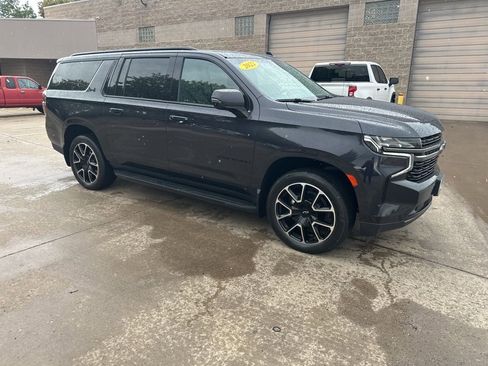 Used 2022 Chevrolet Suburban RST w/ Luxury Package AWD/4WD image 41