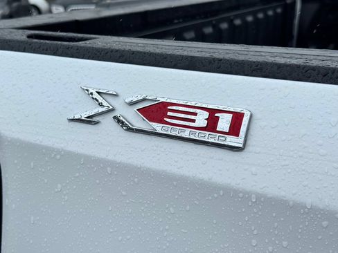 Used 2025 GMC Sierra 1500 SLT w/ SLT Premium Plus Package AWD/4WD image 5
