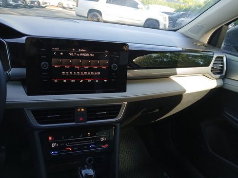 New 2026 Volkswagen Taos SEL AWD/4WD image 17