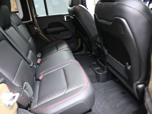 Used 2025 Jeep Wrangler Unlimited Rubicon AWD/4WD image 18