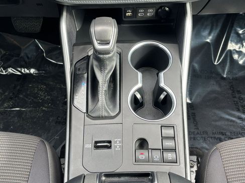 Used 2025 Toyota Highlander LE image 37