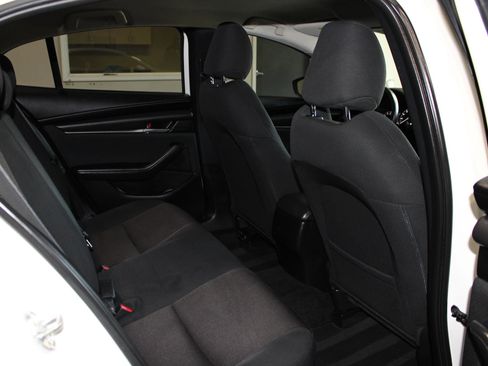 Used 2020 MAZDA MAZDA3 Sedan FWD image 34