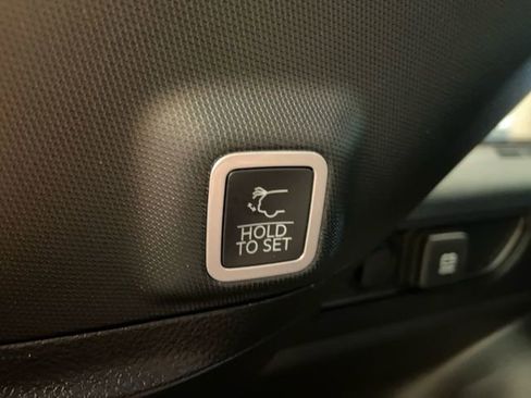 New 2025 Jeep Grand Cherokee Limited w/ Luxury Tech Group II image 18