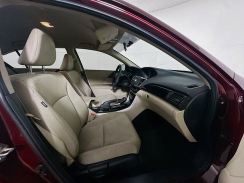 Used 2017 Honda Accord LX image 28