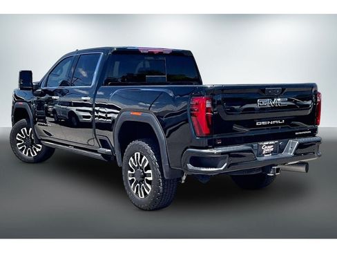 Used 2024 GMC Sierra 3500 Denali Ultimate AWD/4WD image 4