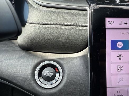 New 2025 Jeep Grand Cherokee Limited w/ Black Appearance Package image 9