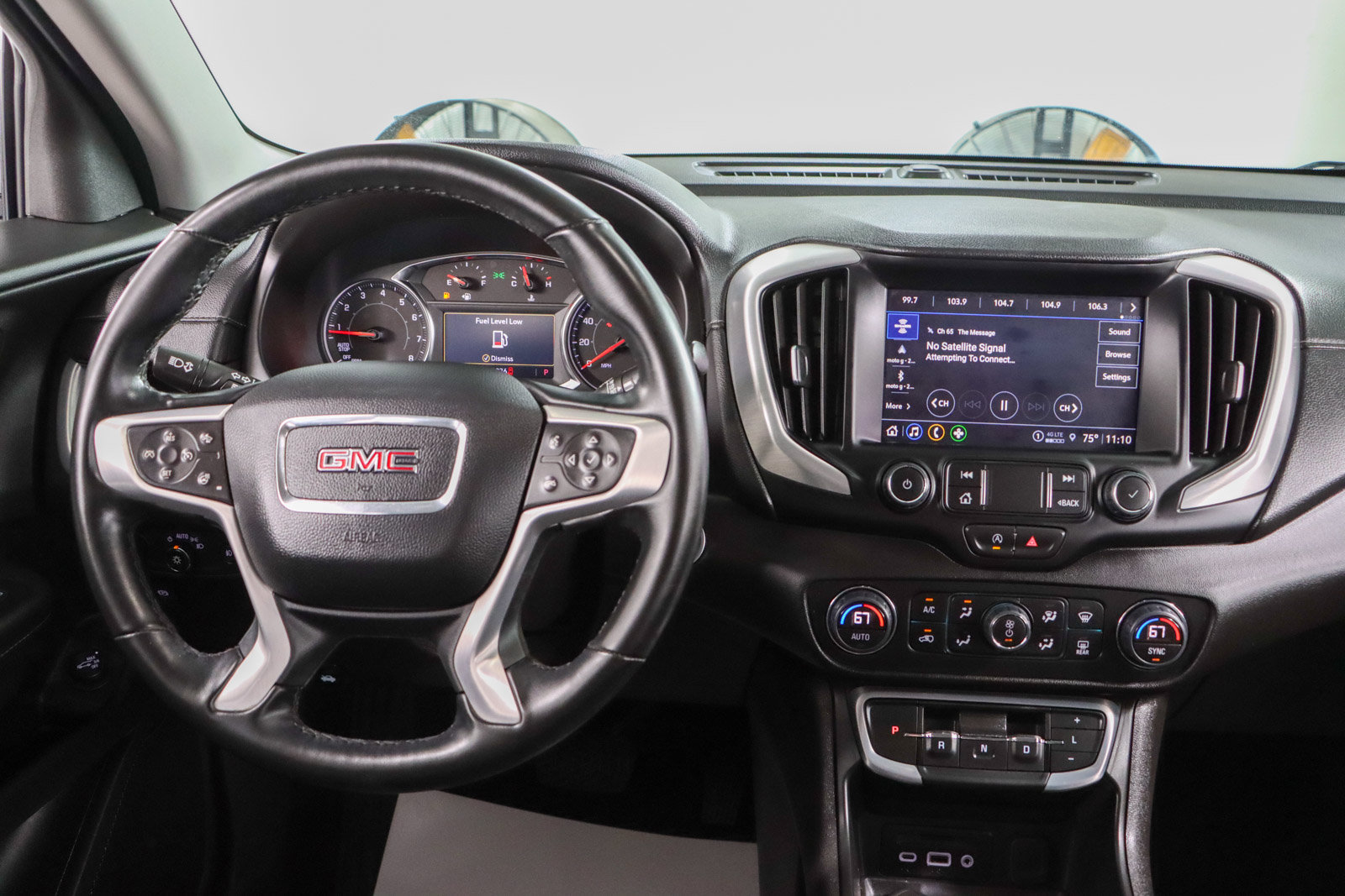 Used 2024 GMC Terrain SLT AWD/4WD image 17