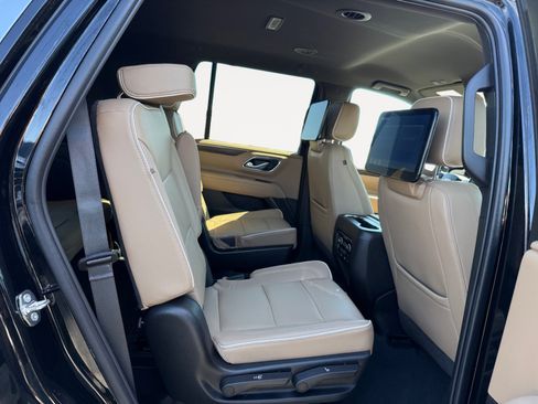 Used 2023 Chevrolet Tahoe Premier AWD/4WD image 18