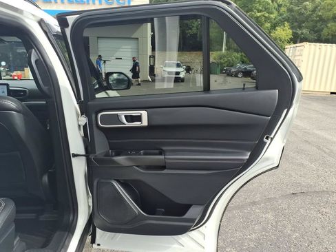 Used 2020 Ford Explorer XLT w/ Equipment Group 202A AWD/4WD image 19