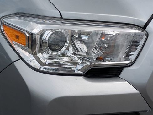 Used 2023 Toyota Tacoma TRD Sport image 9