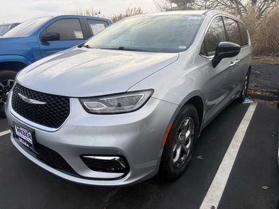 Used 2024 Chrysler Pacifica Limited