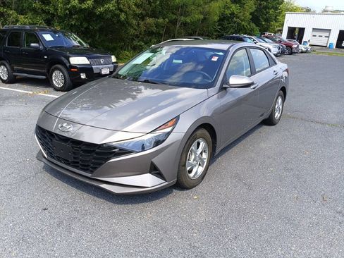 Used 2023 Hyundai Elantra SE FWD image 2
