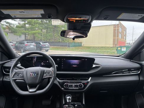 Used 2025 Buick Envista Sport Touring image 31