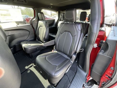 New 2026 Chrysler Pacifica Select image 28