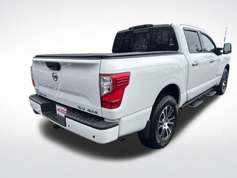 Used 2021 Nissan Titan SV w/ SV Convenience Package image 5