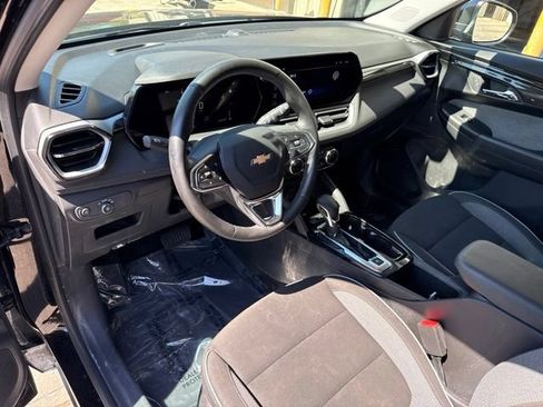 Used 2024 Chevrolet TrailBlazer LT w/ Convenience Package FWD image 11