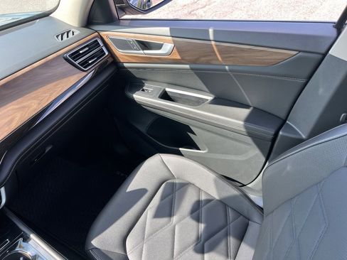 Used 2024 Volkswagen Atlas SE image 26