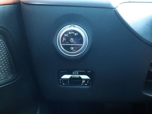 Certified 2025 Mercedes-Benz C 300 4MATIC Sedan image 22