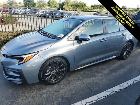 Used 2025 Toyota Corolla SE FWD image 3