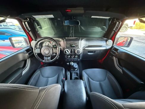 Used 2016 Jeep Wrangler Unlimited Sahara w/ Connectivity Group image 46