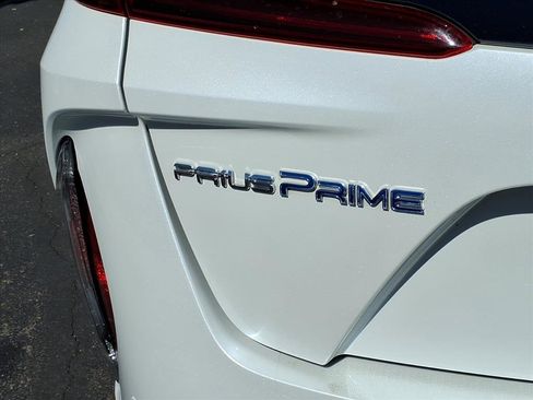 Used 2021 Toyota Prius Prime Limited image 10