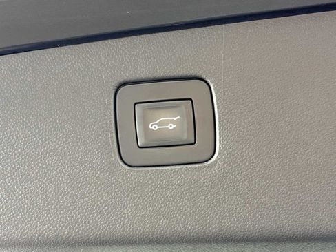 Used 2024 Buick Envista Sport Touring w/ Convenience I Package FWD image 17