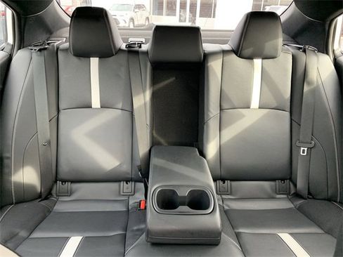 Used 2025 Toyota Camry SE image 30