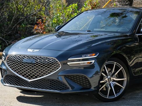 Used 2023 Genesis G70 2.0T image 5